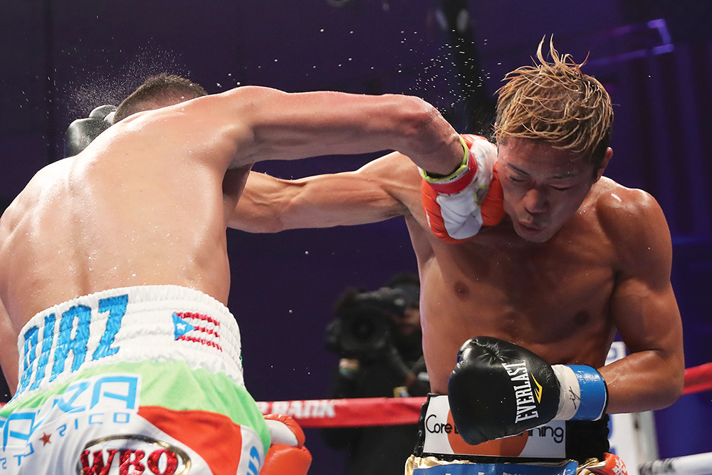 Masayuki Ito (right) and Christopher Diaz traded leather for 12 intense rounds, with the unheralded Japanese fighter earning a unanimous decision to claim the vacant WBO 130-pound title. Photo credit: Getty Images