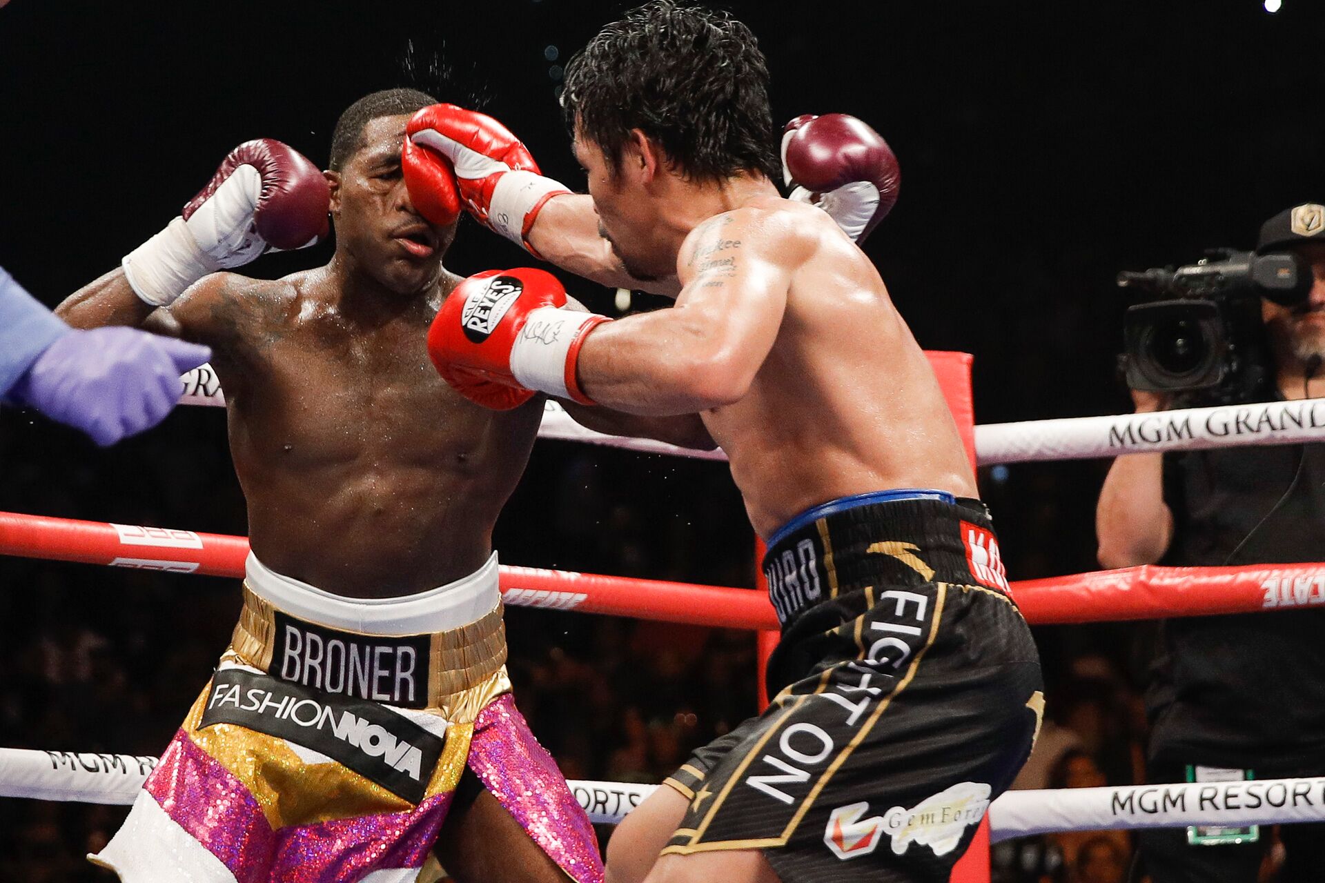 Manny Pacquiao (right) vs. Adrien Broner. Photo by Esther Lin/Showtime