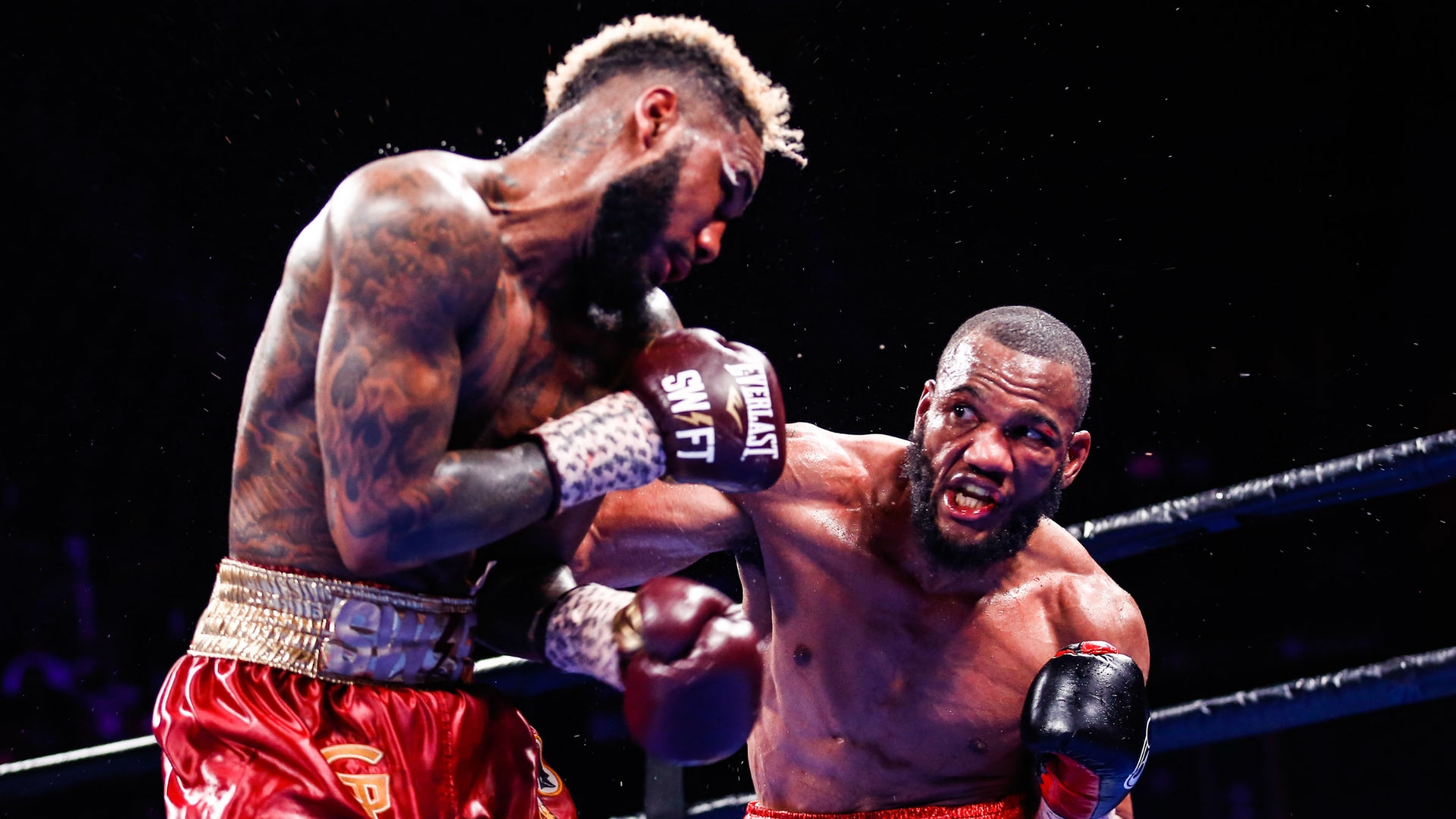 Julian Williams (right) cracks huge odds and then-media favorite Jarrett Hurd with a right hand. Photo by Stephanie Trapp/Trappfotos