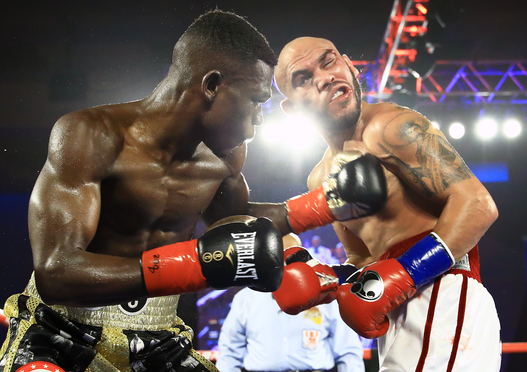 Richard Commey (left) belts Ray Beltran. Photo by Mikey Williams/ Top Rank