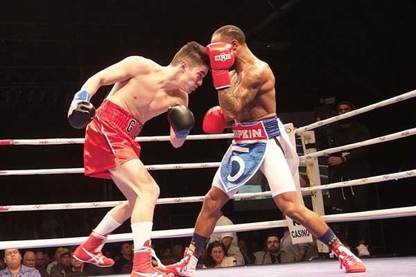 Junior lightweight Giovanni Mioletti (left) vs. Ray Lampkin. Photo credit: Mike Blair/BoxingProspects.net