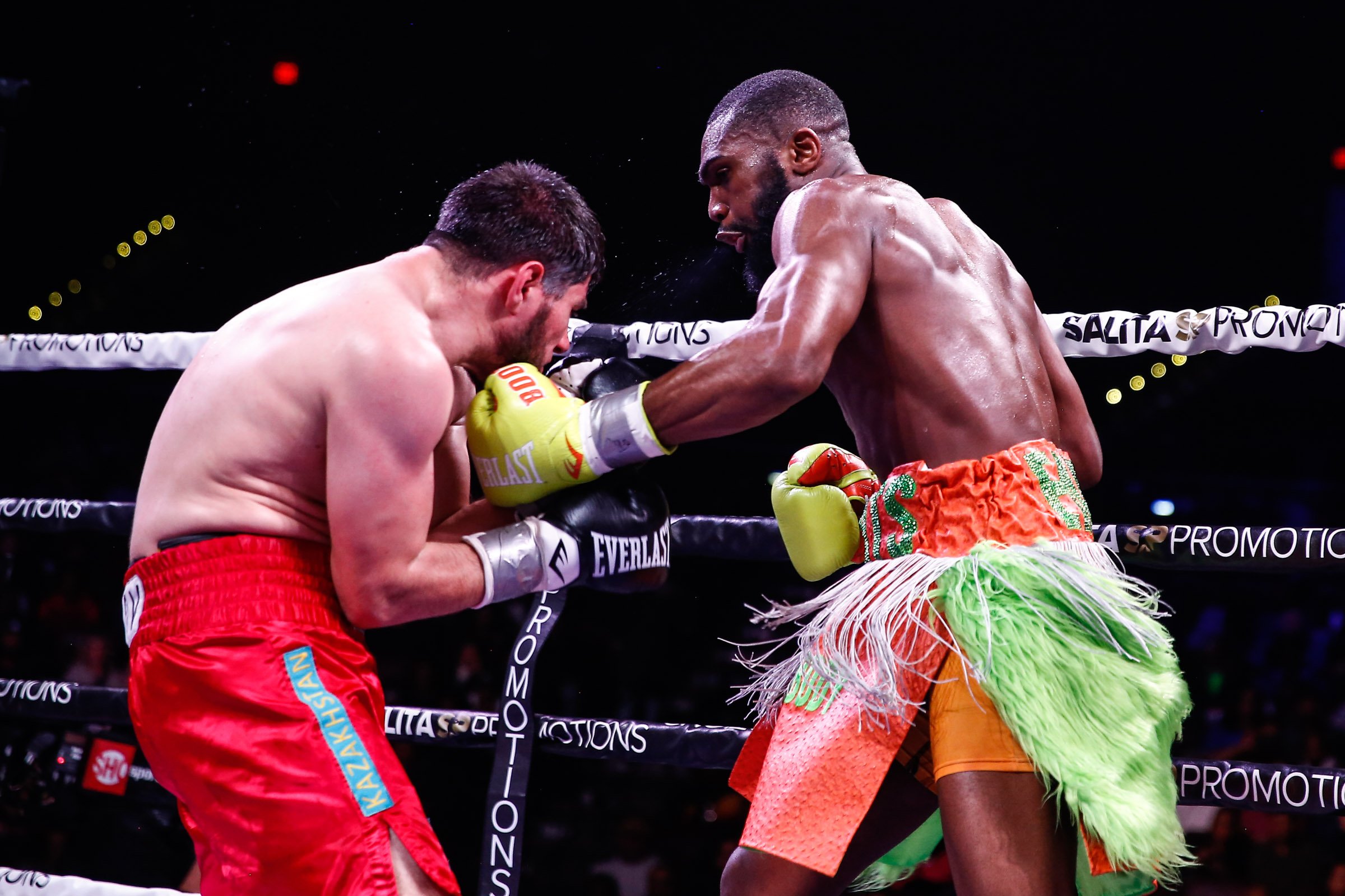 <strong>Jaron "Boots" Ennis (right) devoured overmatched Bakhtiyar Eyubov (Photo by Stephanie Trapp/Trappfotos/SHOWTIME)</strong>