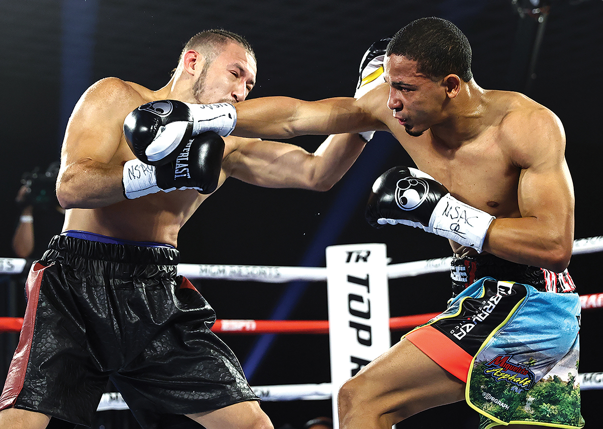 Felix Verdejo (right) vs. Will Madera. Photo by Mikey Williams/Top Rank