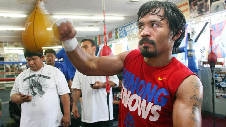 Roach: Pacquiao would fight Mayweather right-handed