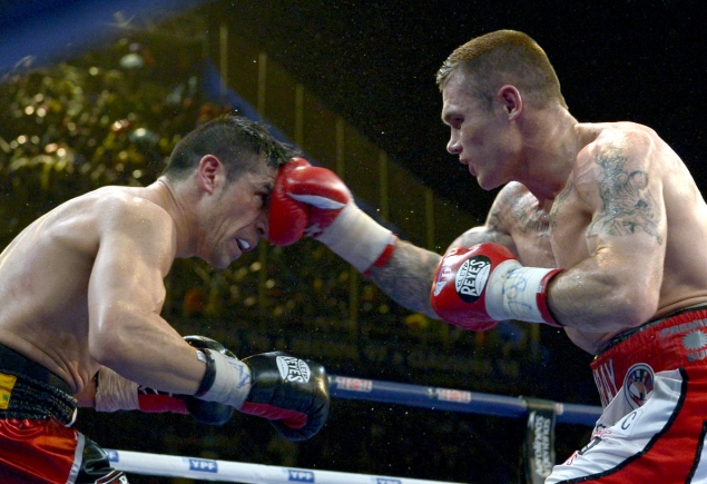 Murray (r) tags Sergio Martinez in their 2013 fight. Murray lost by unanimous decision.