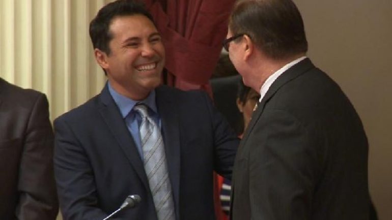 Oscar De la Hoya honored at California state capitol