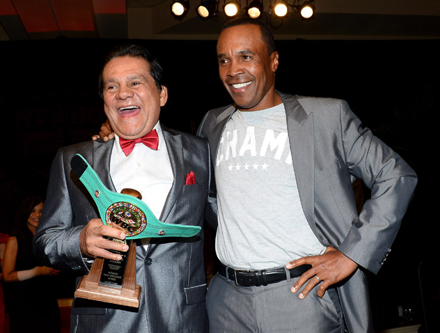 Roberto Duran (L) with Sugar Ray Leonard at the 2014 Nevada Boxing Hall of Fame induction ceremony. Photo by Ethan Miller/Getty Images.