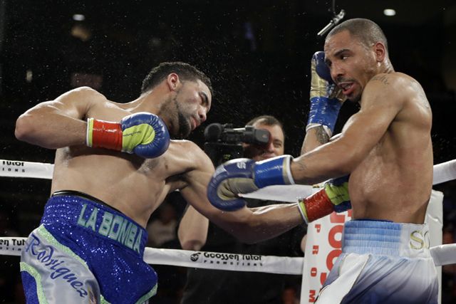 Edwin Rodriguez (L) in one of the few moments of success he had against Andre Ward in 2013. Photo by Red Saxon/Associated Press