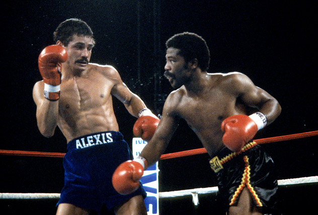 140-pound titleholder Aaron Pryor (R) defending his title with a 14th-round TKO of Alexis Arguello on Nov. 12, 1982. Photo: THE RING Magazine.
