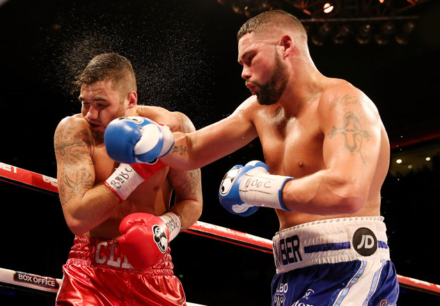 Bellew (r) lands a right hand on rival Nathan Cleverly - Photo: Getty Images