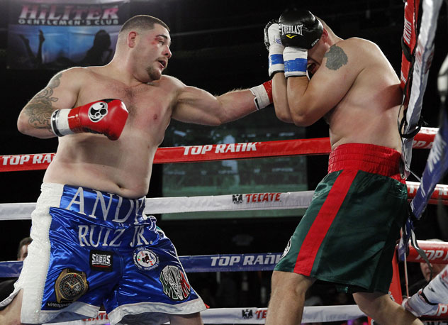 Andy Ruiz (left) vs. Sergei Liakhovich. Photo by Mikey Williams/Top Rank Promotions