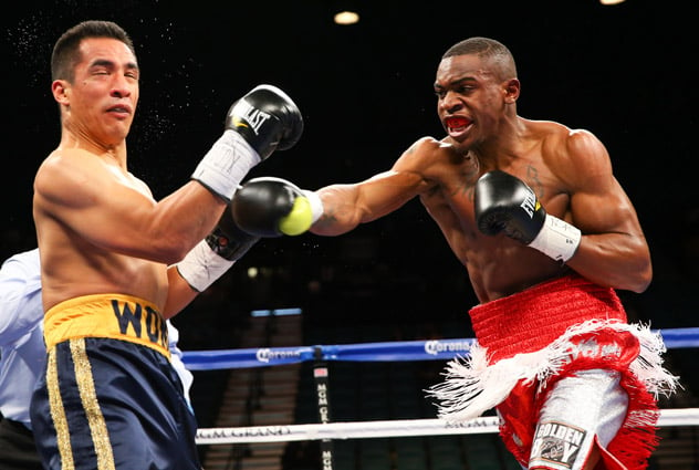 Keandre Gibson (R) fighting Antonio Wong during a six-round junior welterweight fight on March 8, 2014, in Las Vegas. Photo by Ed Mulholland/Getty Images-Golden Boy Promotions.
