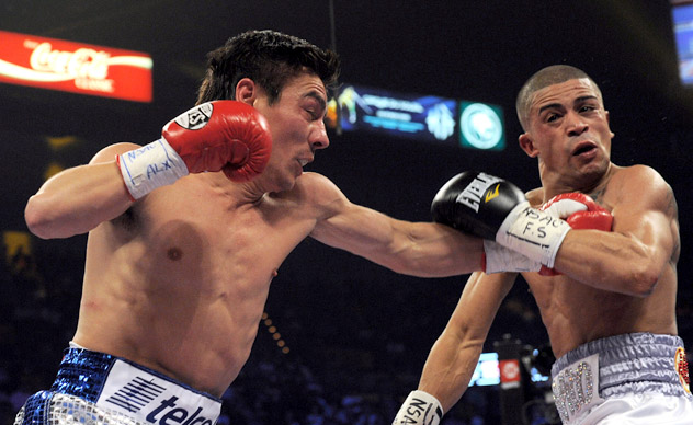 Jorge Arce (L) punches Wilfredo Vasquez en route to winning the WBO junior featherweight title by 12th-round knockout in 2011. Photo by Gabriel Buoys/AFP-Getty Images.