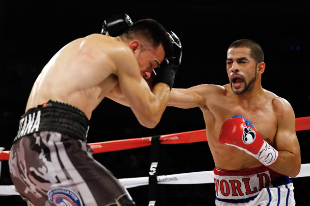 NEW YORK, NY - APRIL 25:  Sadam Ali (R) throws a right to the face of Francisco Santana (L) during their Welterweight fight at Madison Square Garden on April 25, 2015 in New York City.  (Photo by Al Bello/Bongarts/Getty Images)