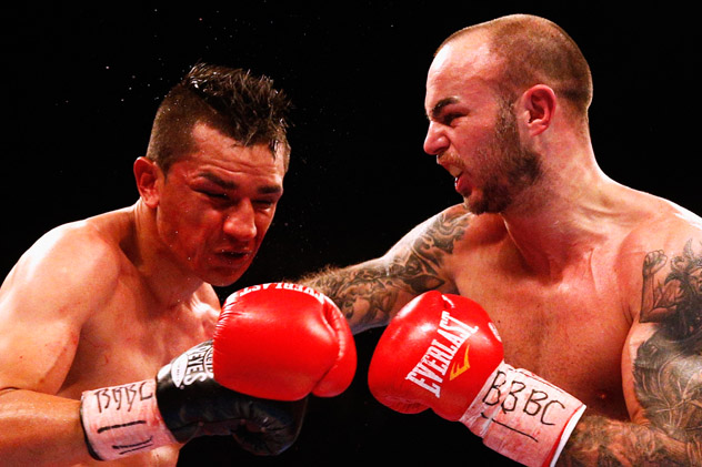 Kevin Mitchell (R) vs. Daniel Estrada on Jan. 31, 2015. Photo by Dean Mouhtaropoulos/Getty Images.