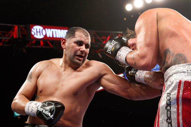 Eric Molina (L) vs. Raphael Zumbano Love in January 2015. Photo by Steve Marcus/Getty Images.