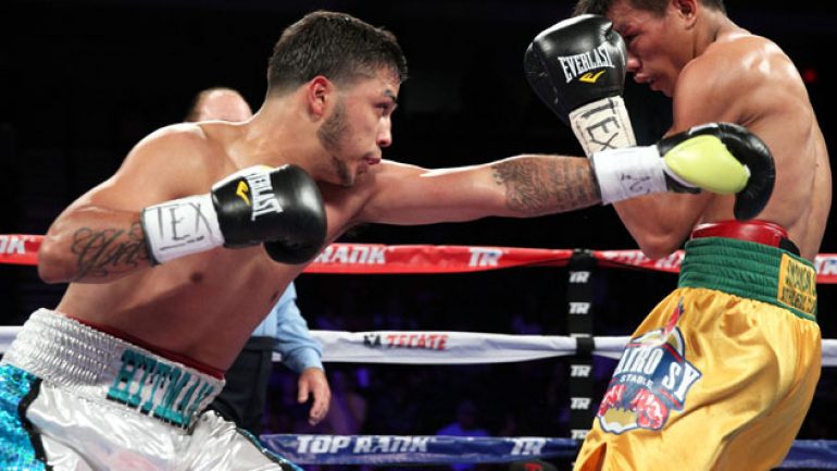 Chris Avalos prevails on ‘Solo Boxeo’