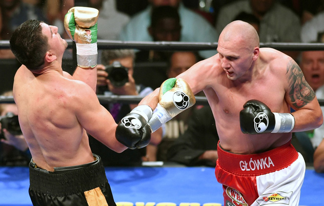 Krzysztof Glowacki (R) scores the 11th-round punch that would knock then-WBO cruiserweight champ Marco Huck to the canvas. Huck got up but was knocked out moments later. Photo by Naoki Fukuda.