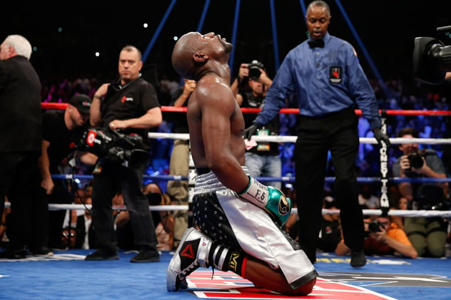 Floyd Mayweather retires following Andre Berto win. Photo by Ezra Shaw / Getty Images