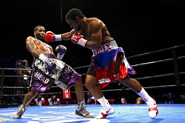 Lamont Peterson (L) avoids a punch from Felix Diaz on Oct. 17 in Fairfax, Va. (Photo by Patrick Smith - Getty Images)