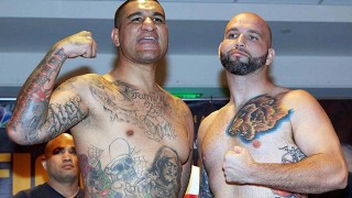 Chris Arreola (L) with Travis Kauffman at the weigh-in for their December fight.