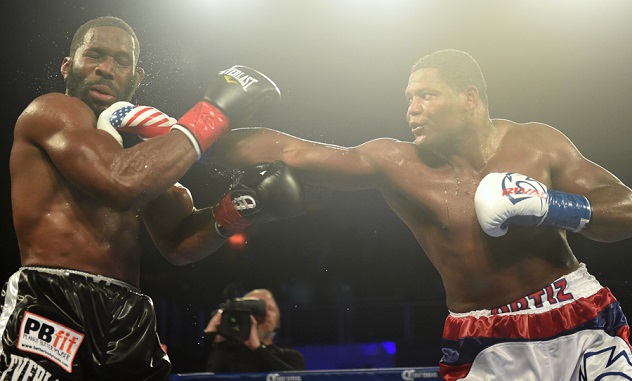 Undefeated heavyweight contender Luis Ortiz (right) lands a right jab upstairs on former world heavyweight title challenger Bryant Jennings on Dec. 19, 2015 at Turning Stone Resort Casino, Verona, NY. Photo credit: Naoki Fukuda