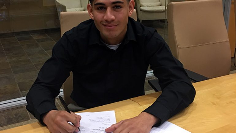 Press release: Golden Boy signs Alexis Rocha