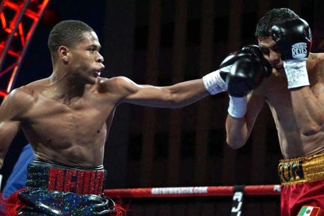 Devin Haney (L) vs. Jairo Vargas. (Photo: Manny Murillo - RJJ Boxing Promotions)