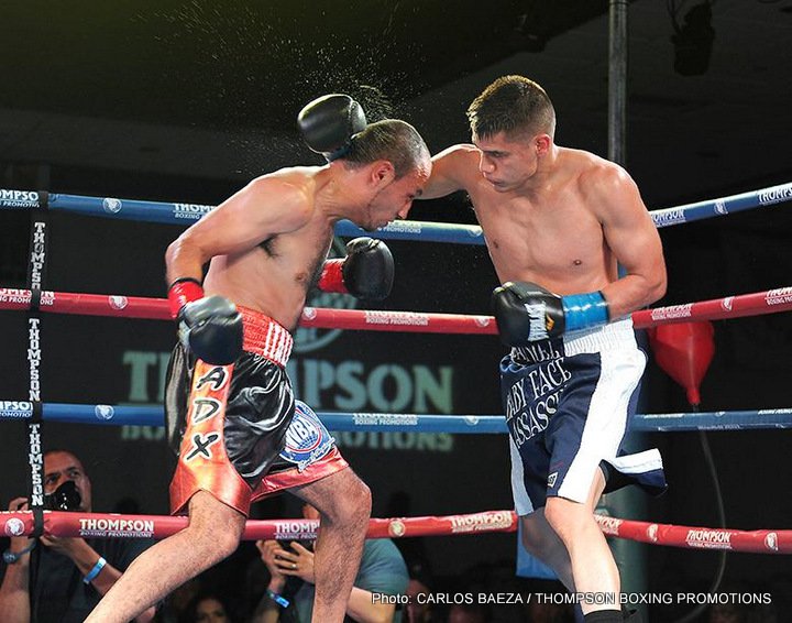 Christian Esquivel (left vs. Daniel Roman. Photo credit: Carlos Baeza/Thompson Boxing Promotions