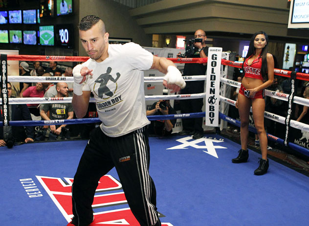 David Lemieux at a media workout a few days before his fight against Glen Tapia. (Photo: Hoganphotos/Golden Boy Promotions)