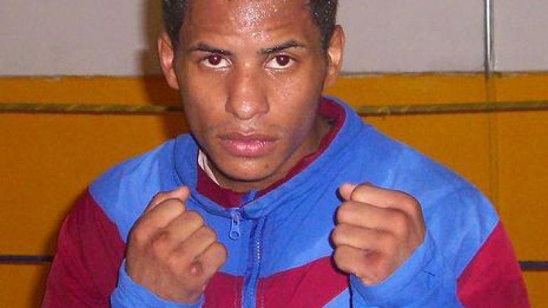 Esteban Bermudez stuns Carlos Canizales by sixth round knockout