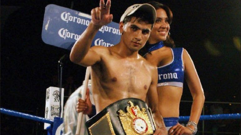 Navarrete stops Kaikanha, wins vacant WBC 112-pound title