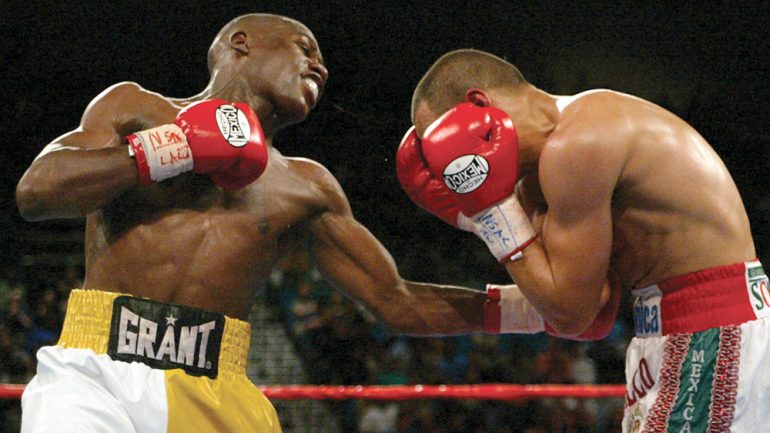 On this day: Floyd Mayweather defeats Jose Luis Castillo, wins Ring and WBC 135-pound titles