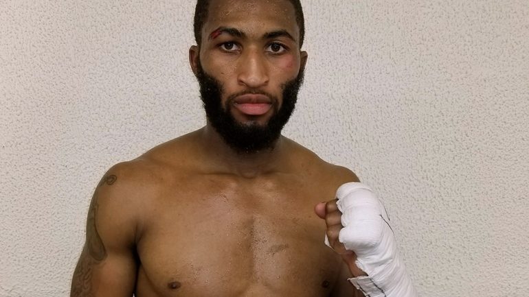 Philly’s Poindexter Knight weathers cut, stays undefeated on Real Deal card