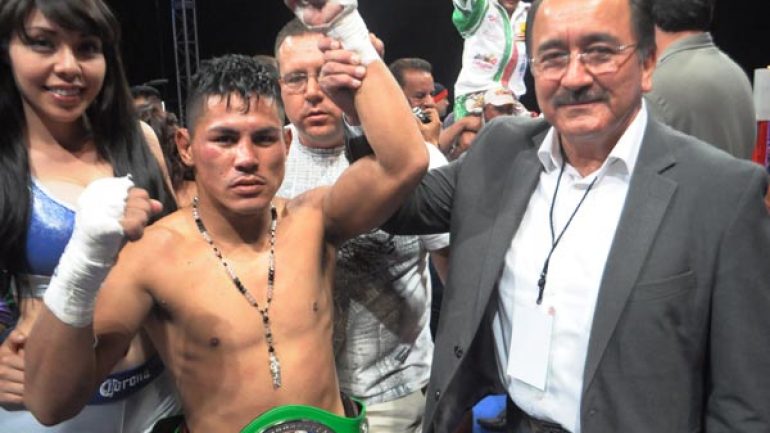 Miguel Roman knocks out Michel Marcano in two, Miguel Berchelt up next