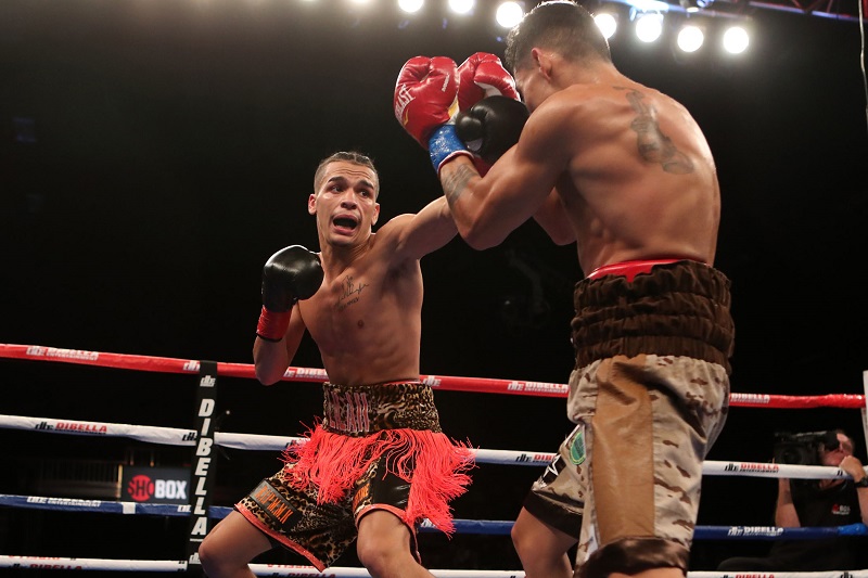 Featherweight Irvin Gonzalez (left) vs. Carlos Ramos. Photo credit: Dave Mandel/Showtime