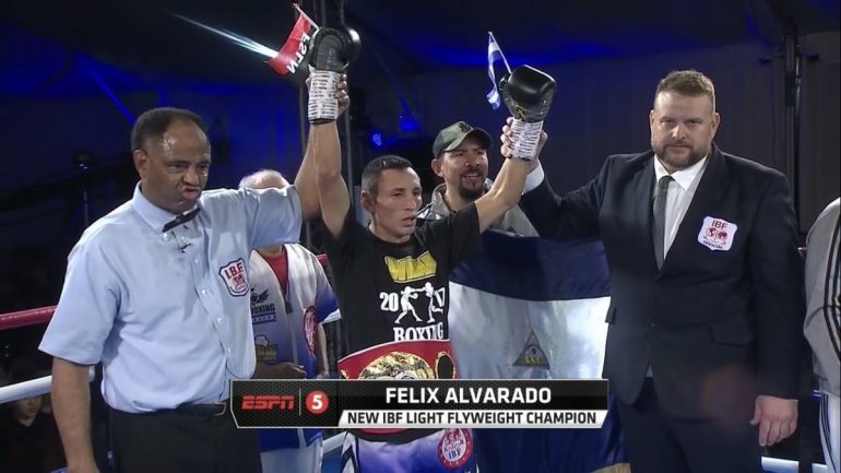 Felix Alvarado breaks down Randy Petalcorin, wins IBF junior flyweight belt in 7