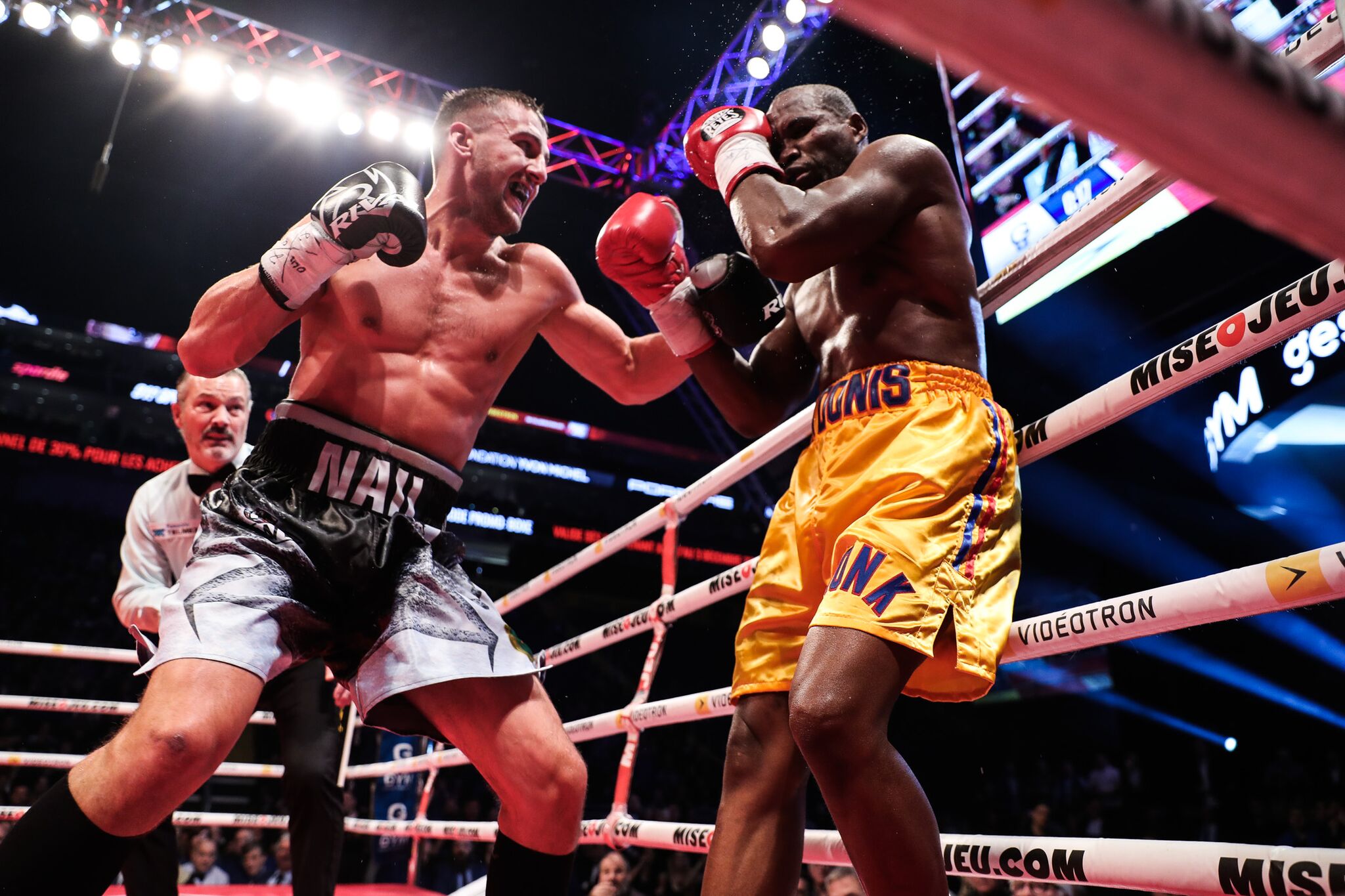 Oleksandr Gvozdyk (left) moves in on a stunned Adonis Stevenson to land his finishing punches. Photo by Amanda Westcott-SHOWTIME