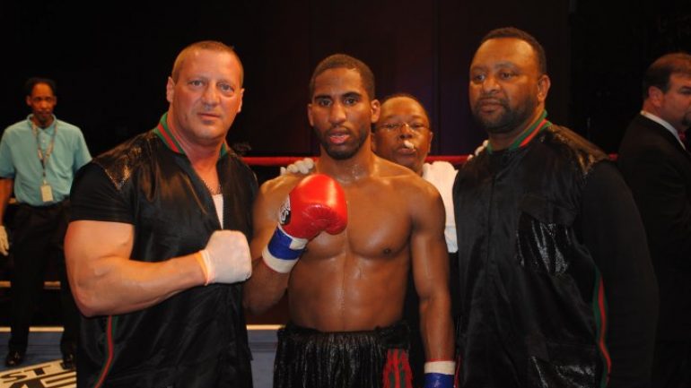 Anthony Young upsets former world titleholder Sadam Ali, forces third-round stoppage