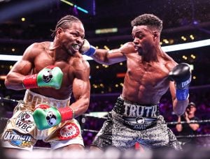 Errol Spence Jr. (right) and Shawn Porter battle it out. Photo credit: Stephanie Trapp/Premier Boxing Champions