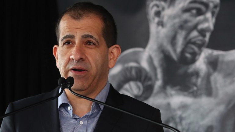 The Standard-Bearer: SHOWTIME BOSS STEPHEN ESPINOZA GIVES HIS PROJECTIONS FOR TELEVISED BOXING