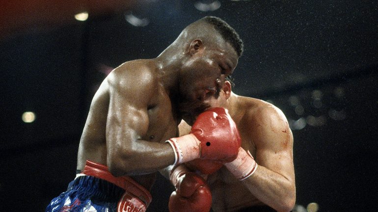 The Ring Archives: Julio Cesar Chavez-Meldrick Taylor I remains a bittersweet classic 30 years later