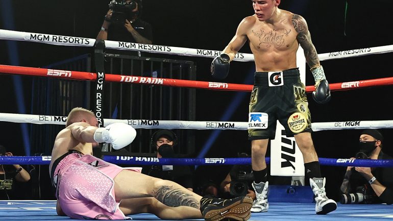 Oscar Valdez stops Jayson Velez in 10, sets up Miguel Berchelt fight