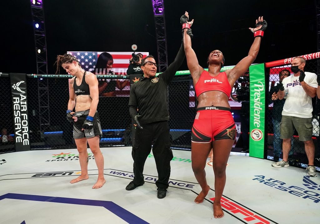 Claressa Shields wins her MMA debut—coming back from the ...