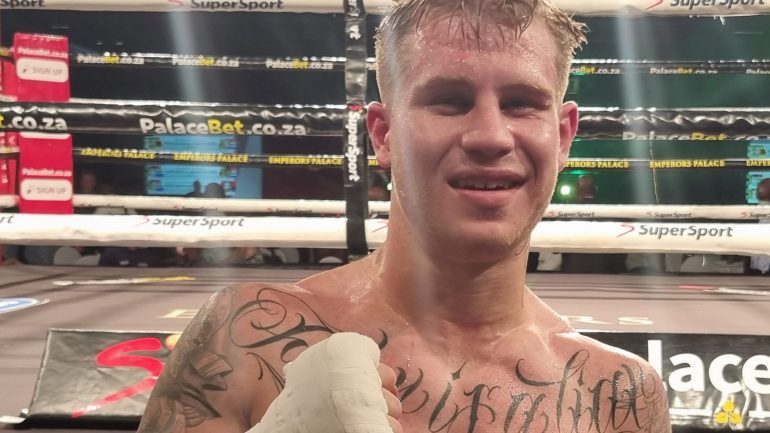 South African prospect Roarke Knapp takes step towards contention against Ahmed El Mousaoui