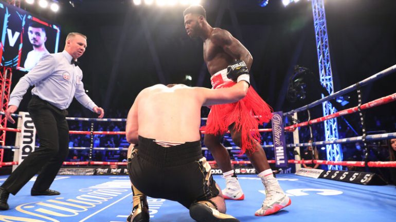 Isaac Chamberlain blasts out Dilan Prasovic, scores first-round knockout