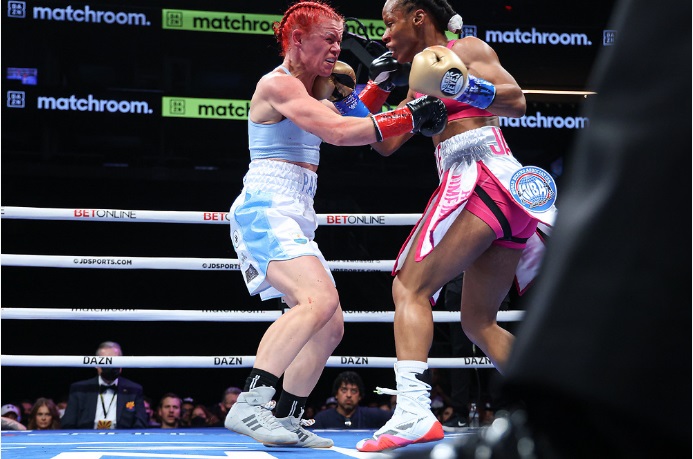 February 5, 2022; Phoenix, Arizona, USA; Jamie Mitchell (right) and Carly Skelly during their February 5, 2022 bout at the Footprint Center in Phoenix, Arizona. Mandatory Credit: Ed Mulholland/Matchroom Boxing.