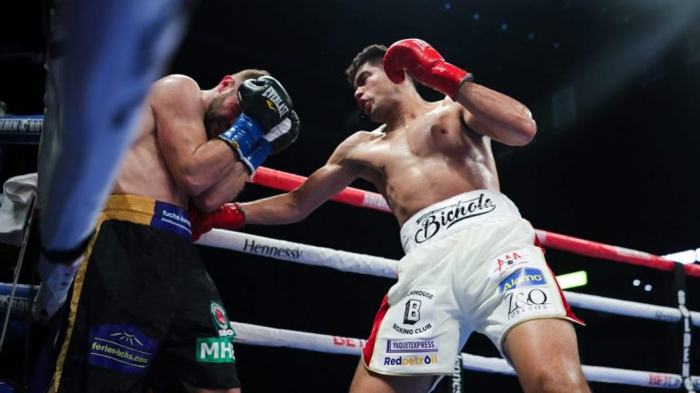 Gilberto Ramirez remains undefeated with fourth-round stoppage of Dominic Boesel