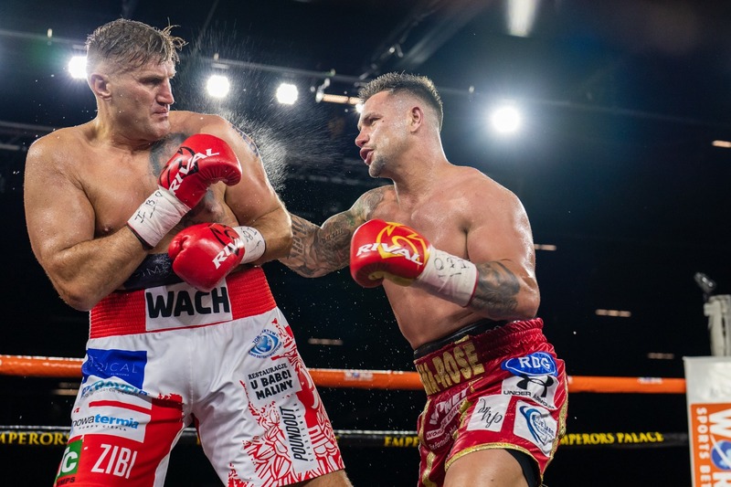 Kevin Lerena (right) takes it to heavyweight veteran Mariusz Wach, who he outpointed over 12 rounds in September 2022. Photo by James Gradidge