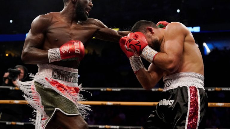 Terence Crawford KOs David Avanesyan in six, retains WBO welterweight title